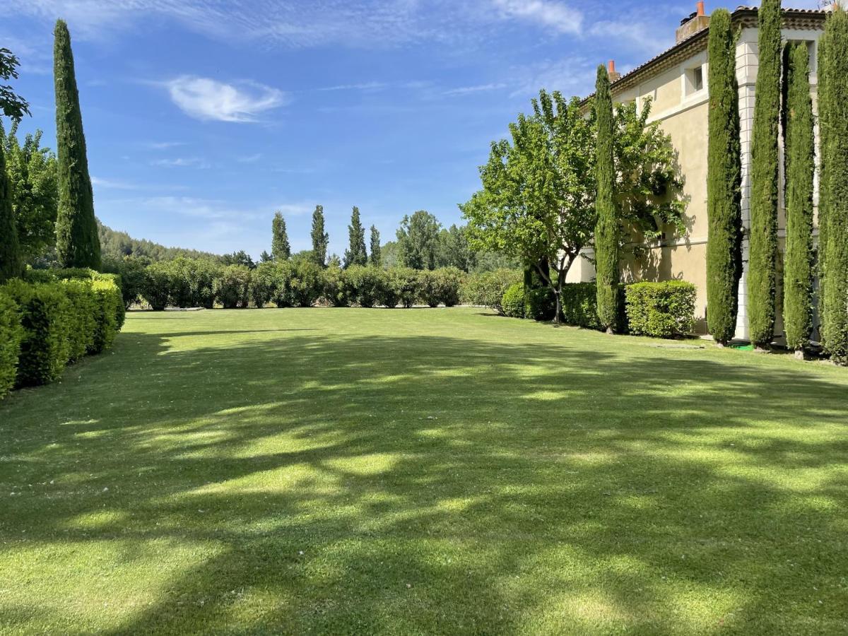 Chateau Talaud Loriol-du-Comtat Exterior photo