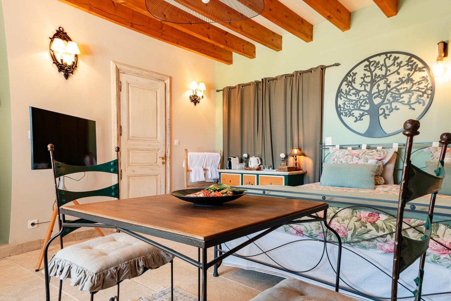 Chateau Talaud Loriol-du-Comtat Room photo