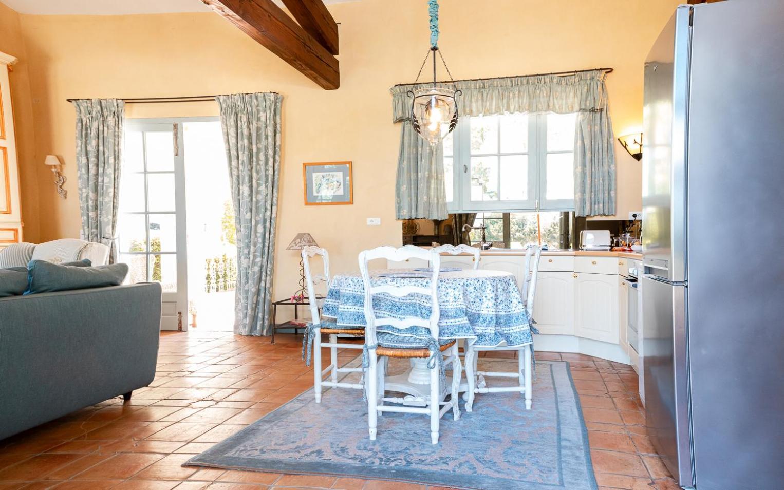 Chateau Talaud Loriol-du-Comtat Room photo